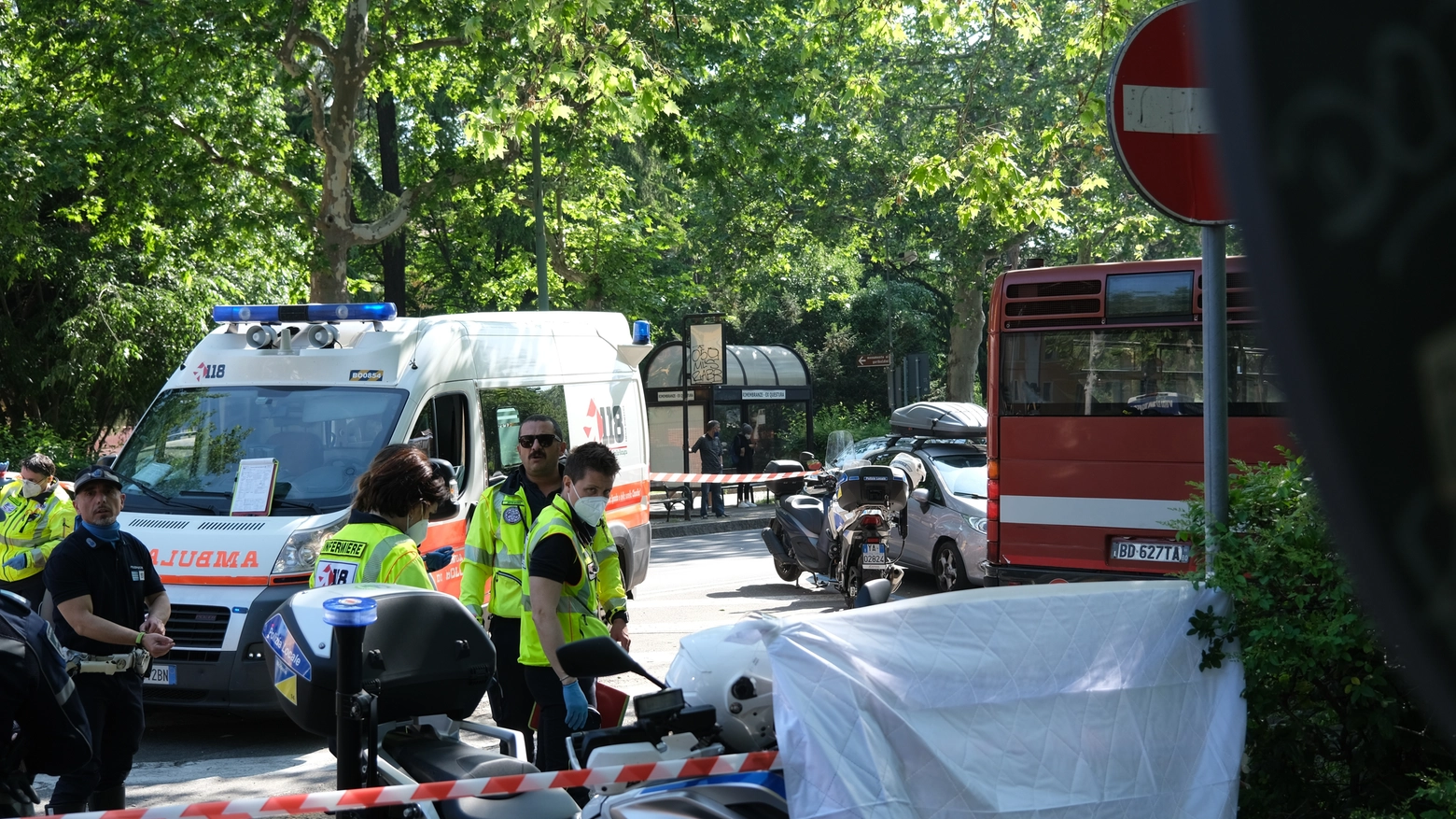 Incidente in Veneto, auto contro autobus: due morti (immagini di repertorio)
