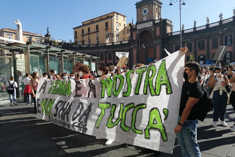 Corteo sul clima a Napoli