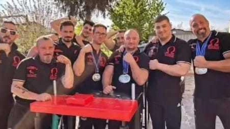 I campioni di braccio di ferro Emilian Warriors  vincono dieci medaglie al trofeo di San Marino