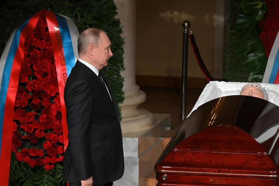 Il presidente Putin al funerale dell'ultranazionalista Zhirinovsky