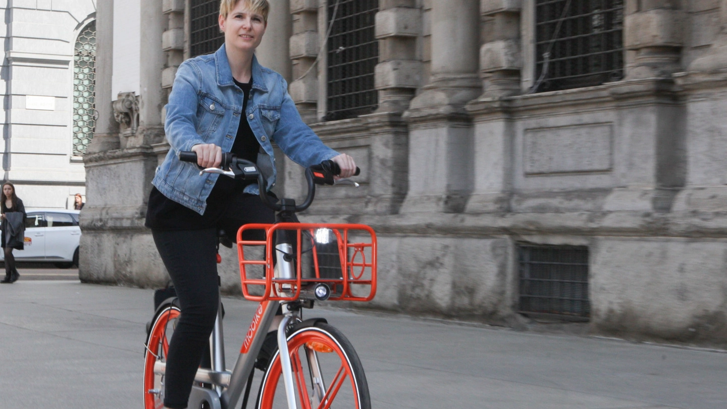 Grande successo per il bike sharing a Bologna (Foto Newpress)