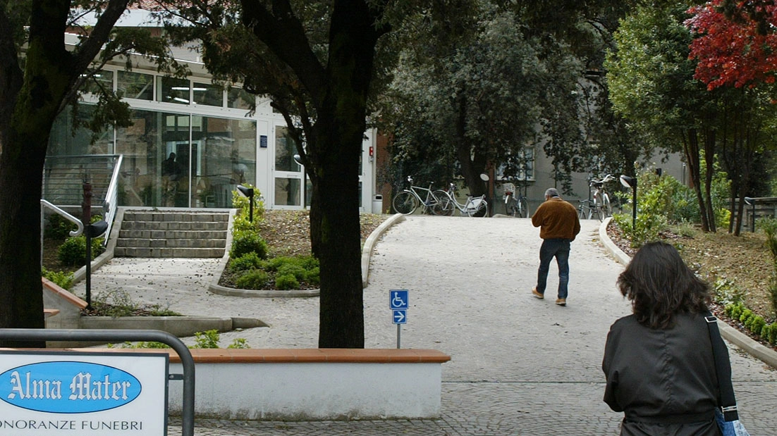 Pesaro, l'entrata dell'ospedale San Salvatore