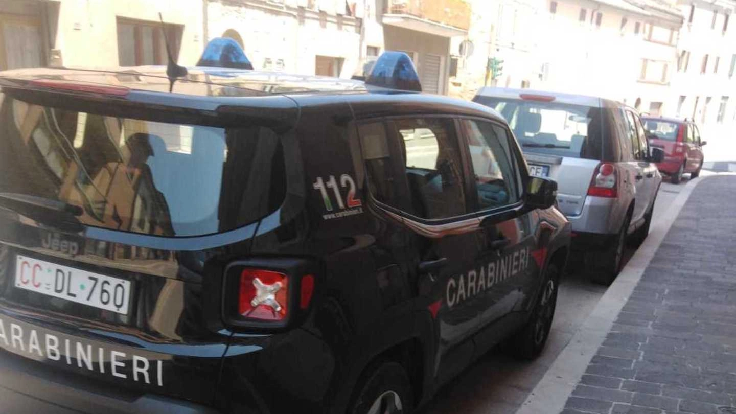 L’intervento dei carabinieri in via Garibaldi