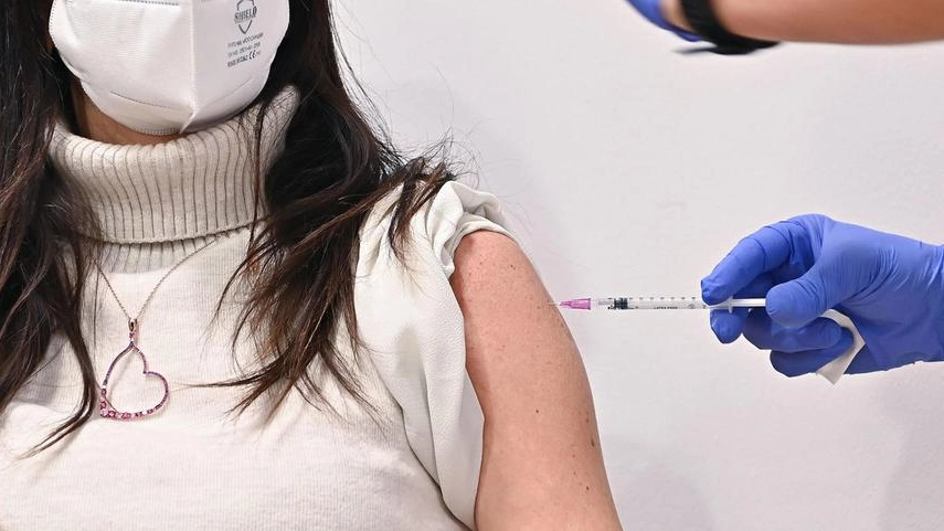 Vaccinazione anti Covid, foto generica (Ansa)