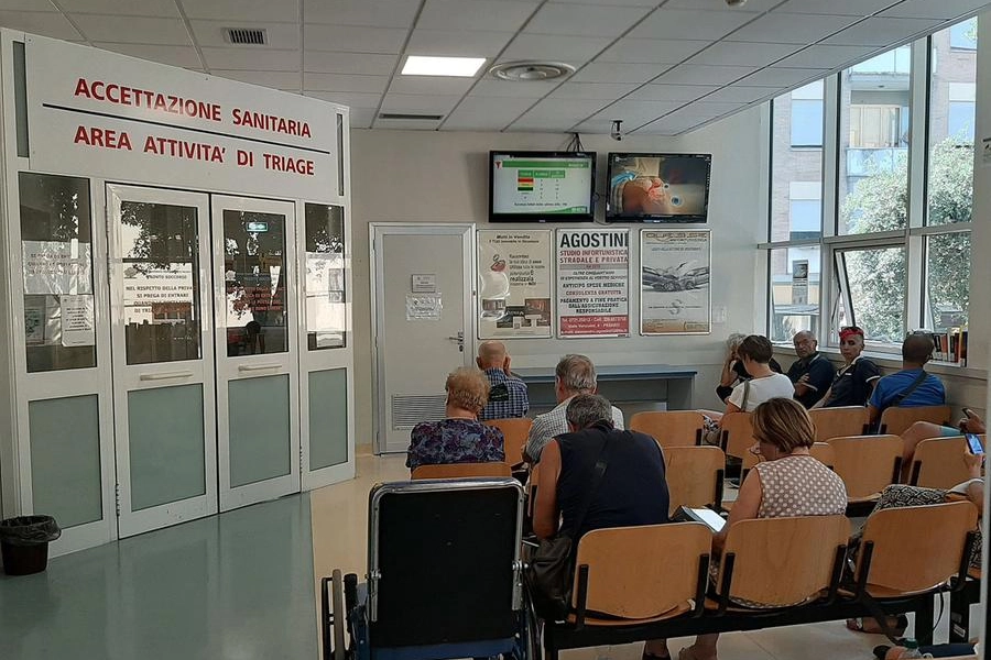La sala di attesa del pronto soccorso di Marche Nord