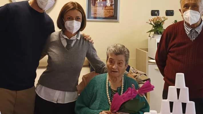 Maria compie 105 anni, festa alla casa albergo urbinate