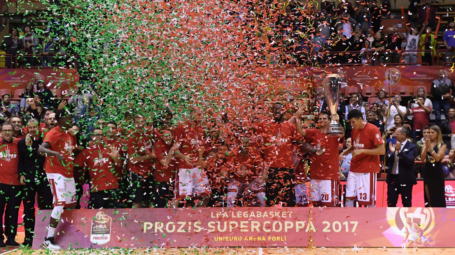 L’EA7 Milano a solleva la Prozis Supercoppa 2017 