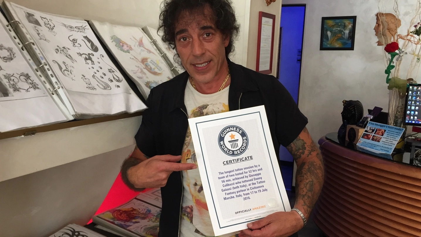 Civitanova, Giuseppe Colibazzi cerca di battere un nuovo Guinness sui tatuaggi