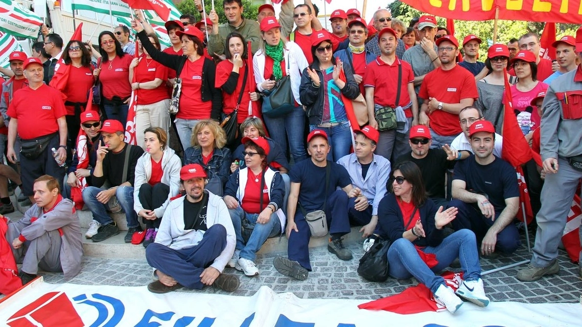 Pesaro: protesta sindacati settore legno