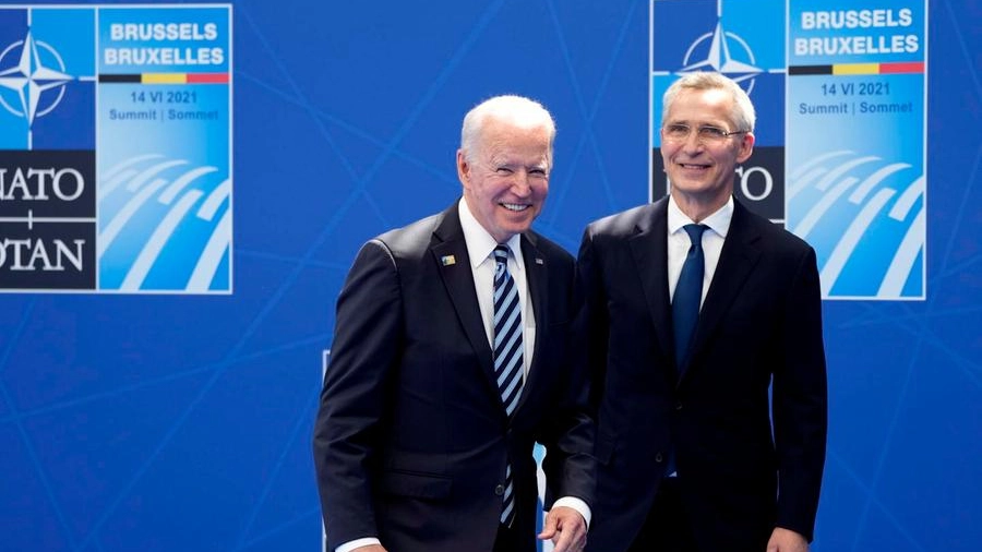 Joue Biden con il segretario della Nato, il generale Jens Stoltenberg