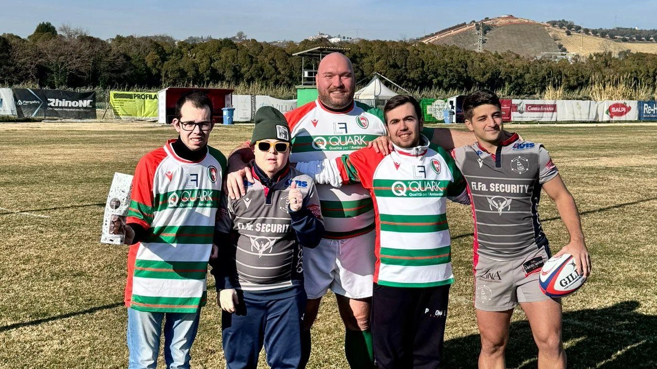 I ragazzi del biscottificio Frolla al campo per la sfida tra Unione Samb e Rugby Jesi