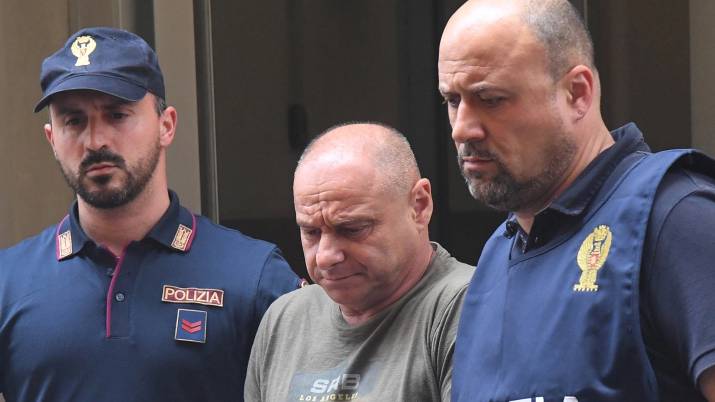 Stefano Monti, 59 anni, all’uscita dalla questura dopo l’arresto