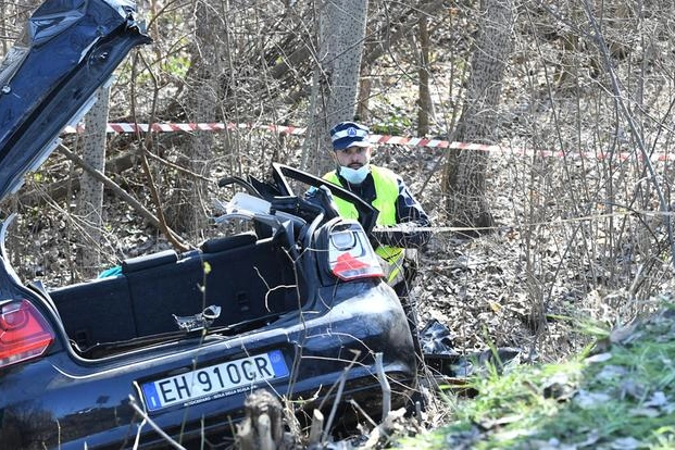 Incidente Modena, l'auto uscita di strada. Sono morti 2 giovani