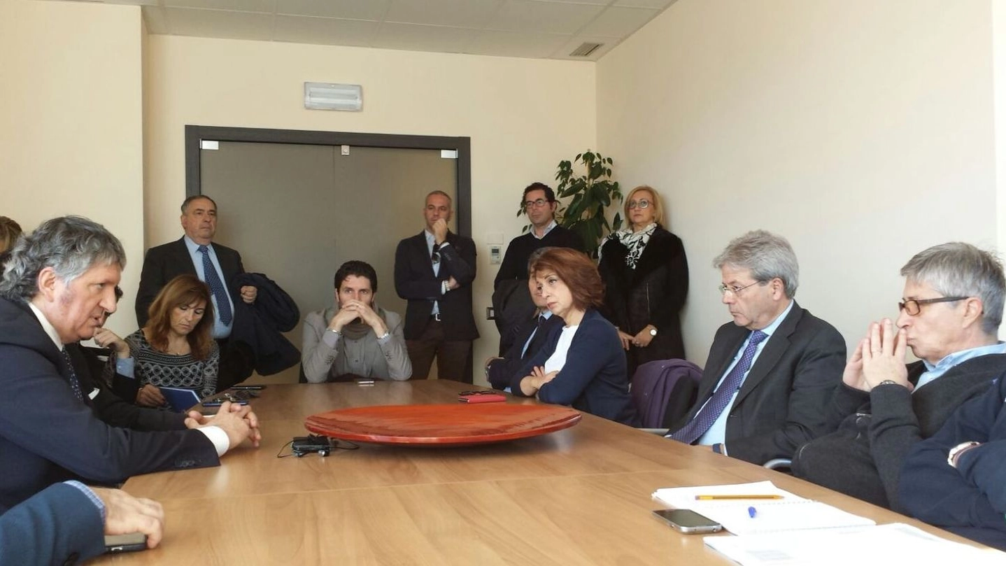 Il ministro Paolo Gentiloni a palazzo Europa col sindaco Pezzanesi e il commissario Vasco Errani (foto Lucia Gentili)