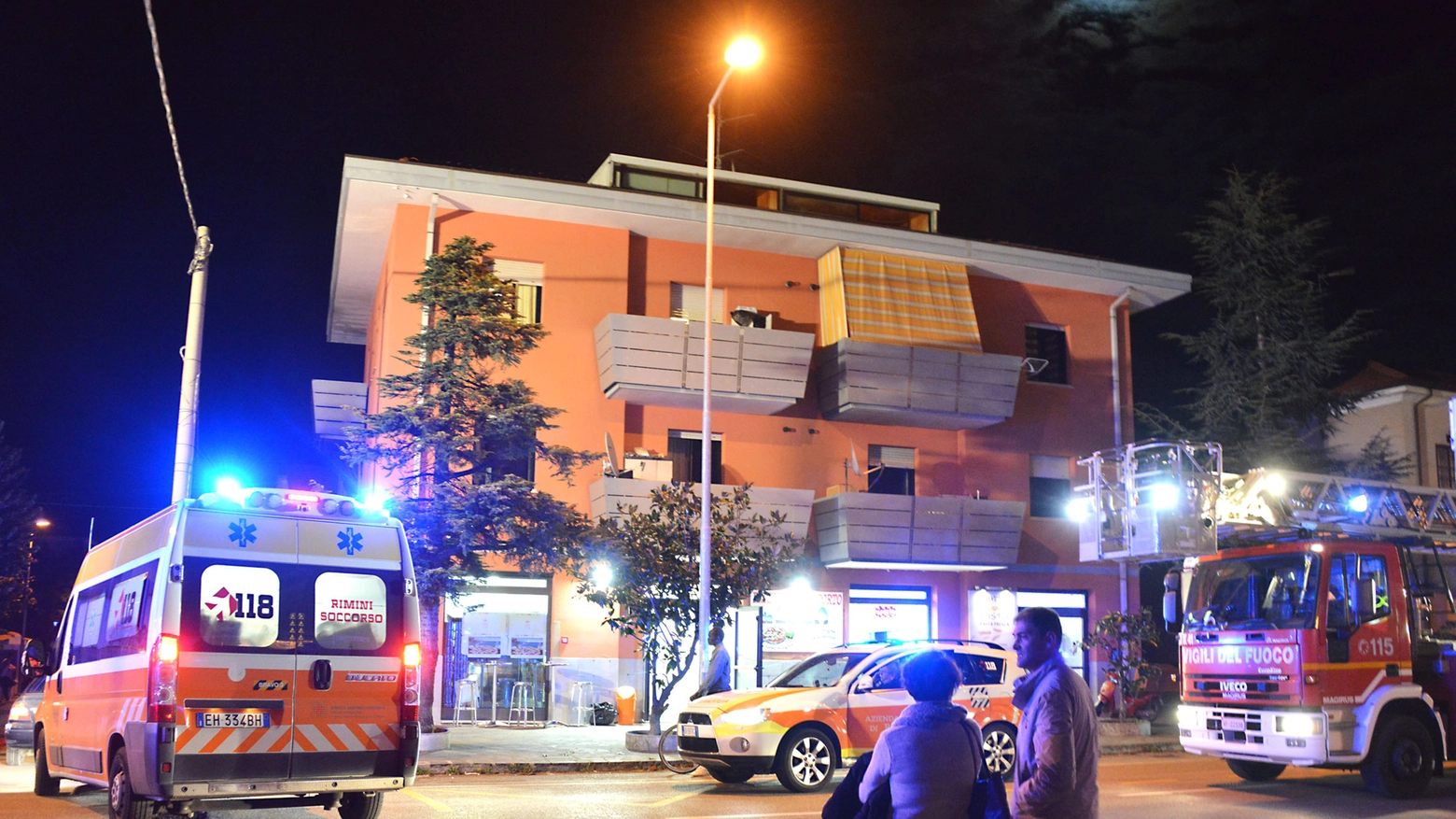 Rimini, il grave incendio in una palazzina di via Cagnacci (Foto Migliorini)
