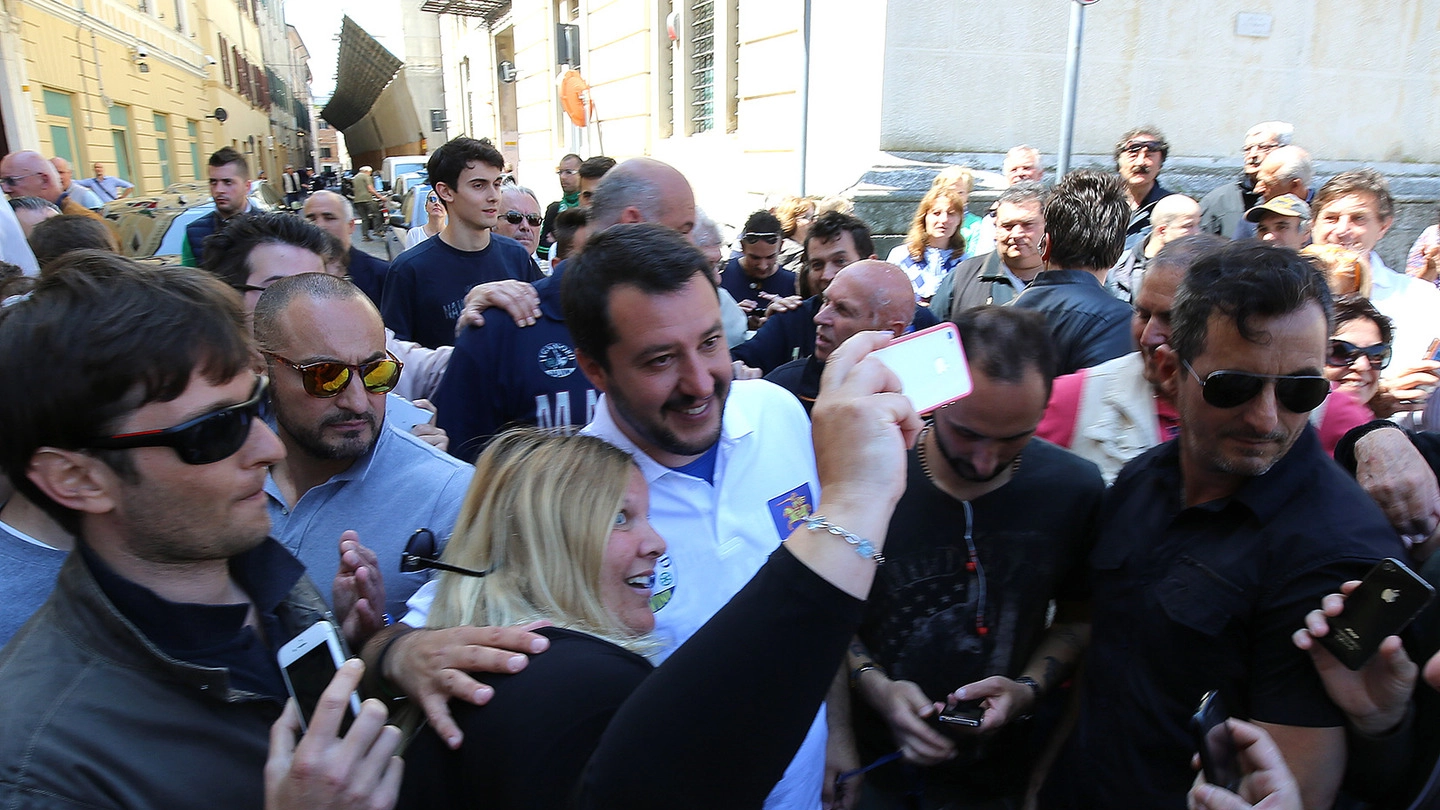 Pesaro, selfie con Matteo Salvini (Fotoprint)