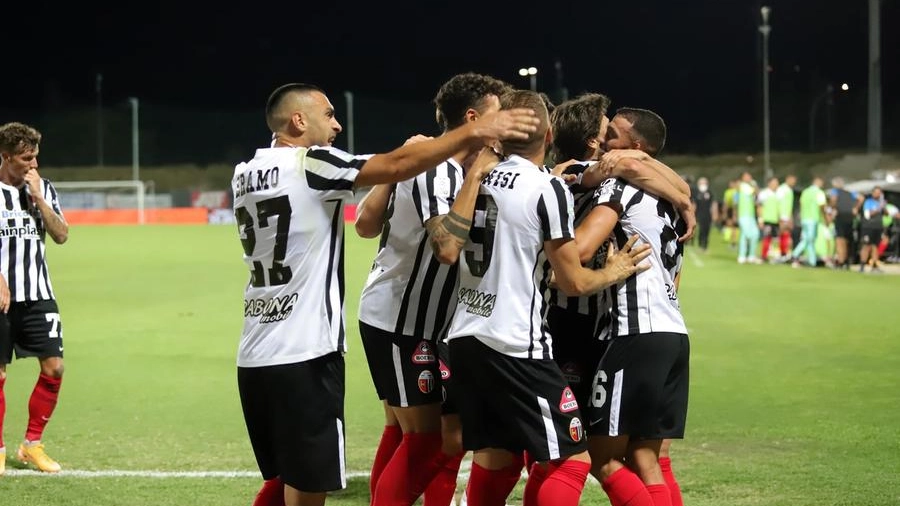 Ascoli Cosenza, la gioia dopo il gol di Bidaoui (LaBolognese)
