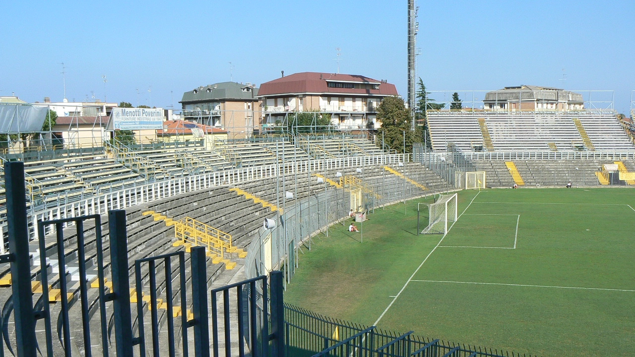La curva Nord dello stadio Benelli intitolata a Vittorio Mero e sede degli ultras