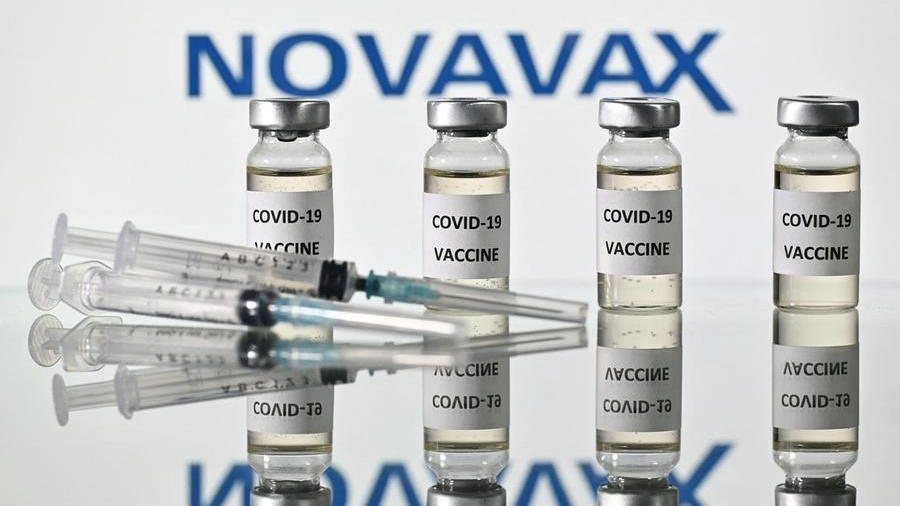 In una foto d'archivio dosi del vaccino Novavax