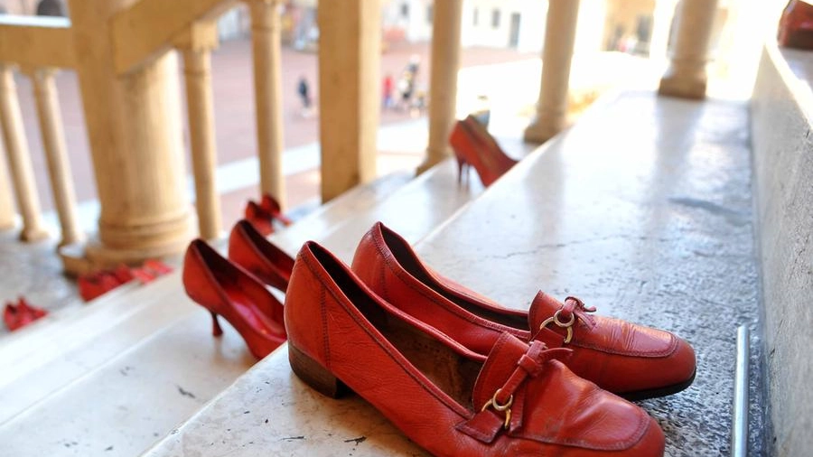 La scarpa rossa, simbolo della lotta contro la violenza sulle donne 