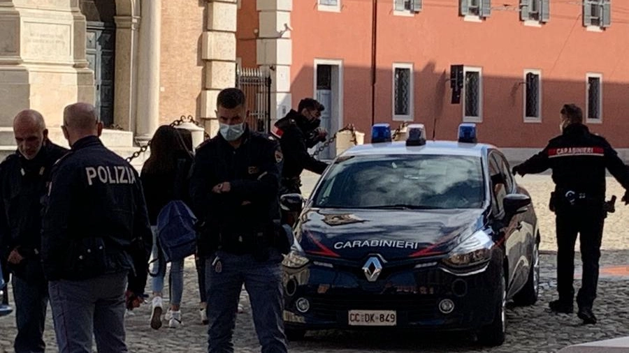 Le forze dell'ordine in centro a Modena