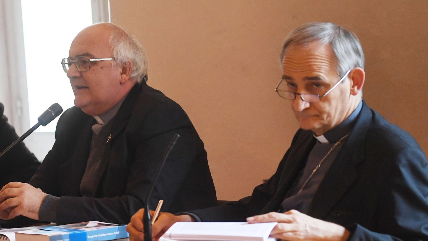 Monsignor Giancarlo Perego e l’arcivescovo Matteo Zuppi A destra, la vice-presidente della Regione Elisabetta Gualmini