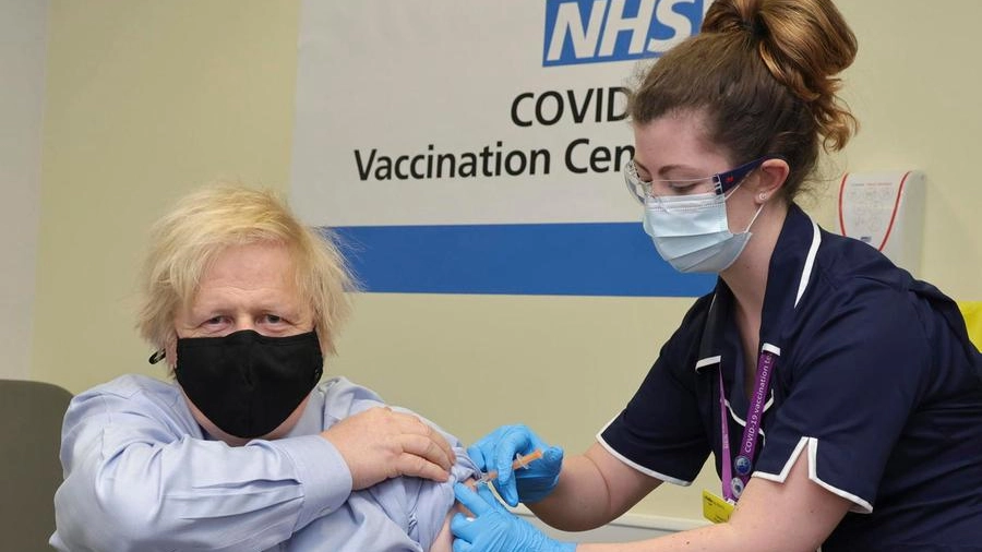 Gran Bretagna, Boris Johnson si vaccina (Ansa)