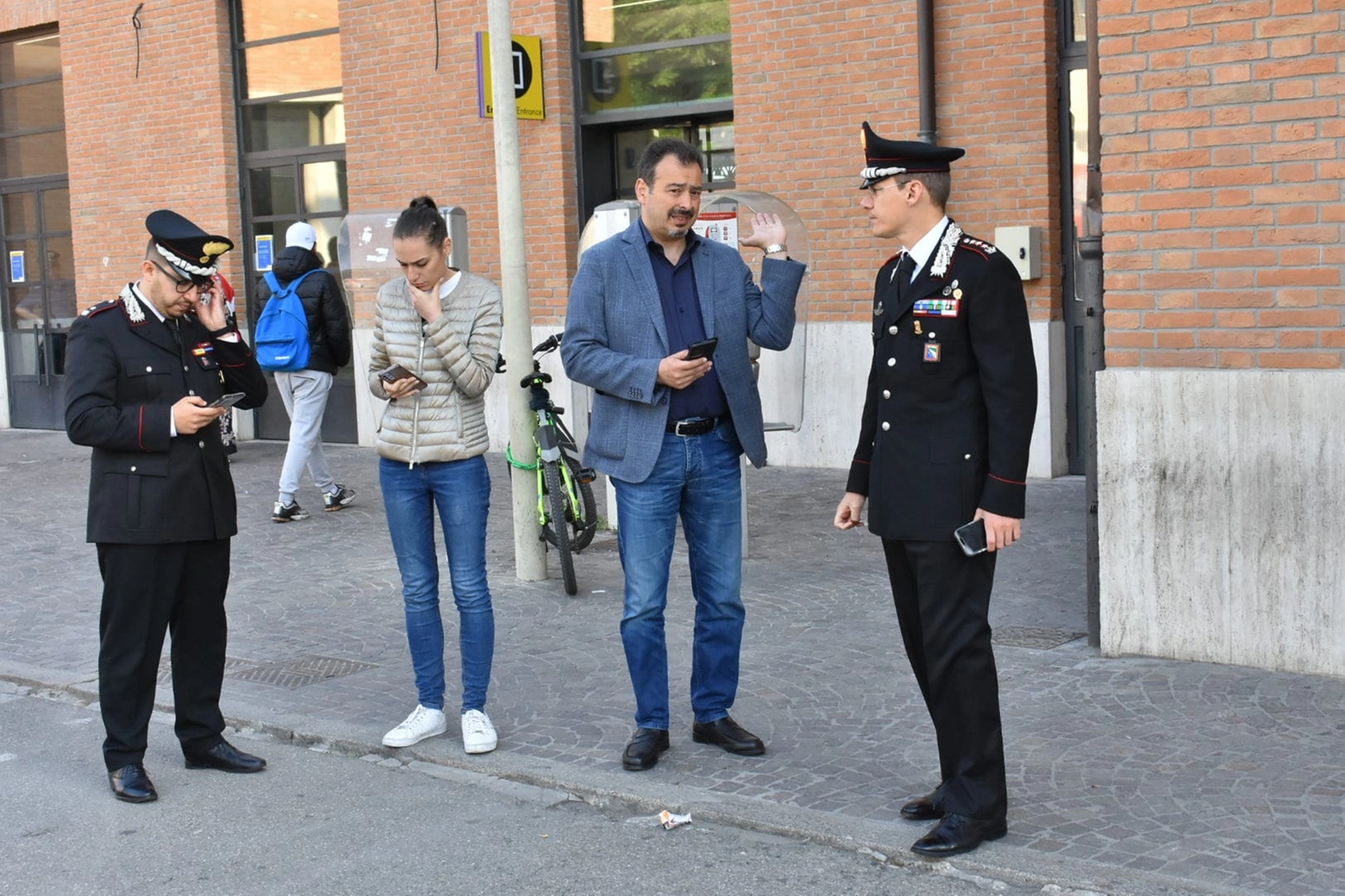 Sul posto, il tenente colonnello Aniello Mautone, comandante del reparto operativo dei Carabinieri e a destra Andrea Milani, colonnello e comandante provinciale