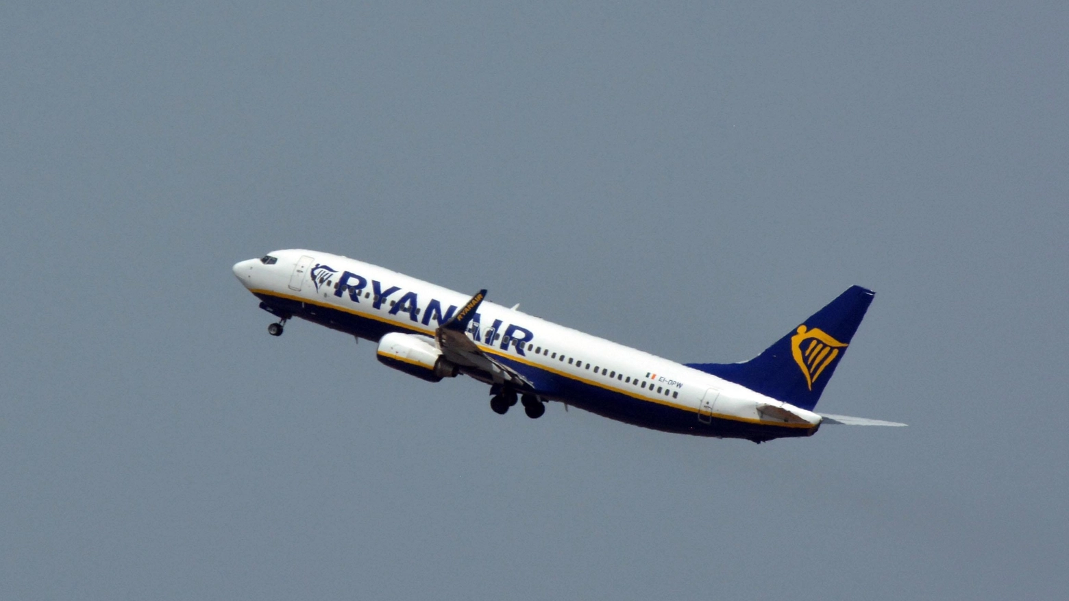 Ryanair, offerte e nuovi voli da Bologna (Foto Ansa)