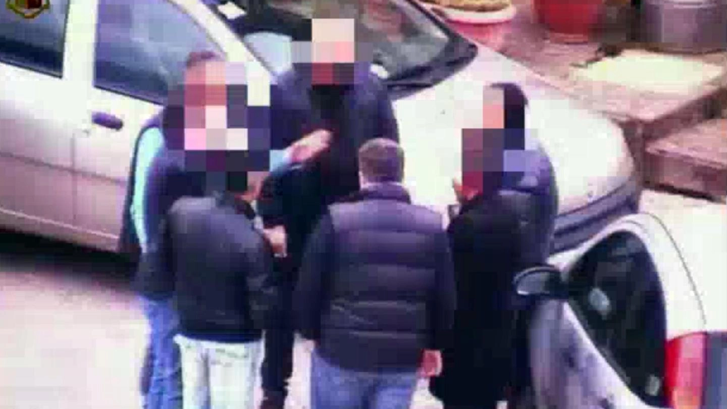 Indagine sulla 'Ndrangheta, un fermo immagine di un video della polizia (Ansa)