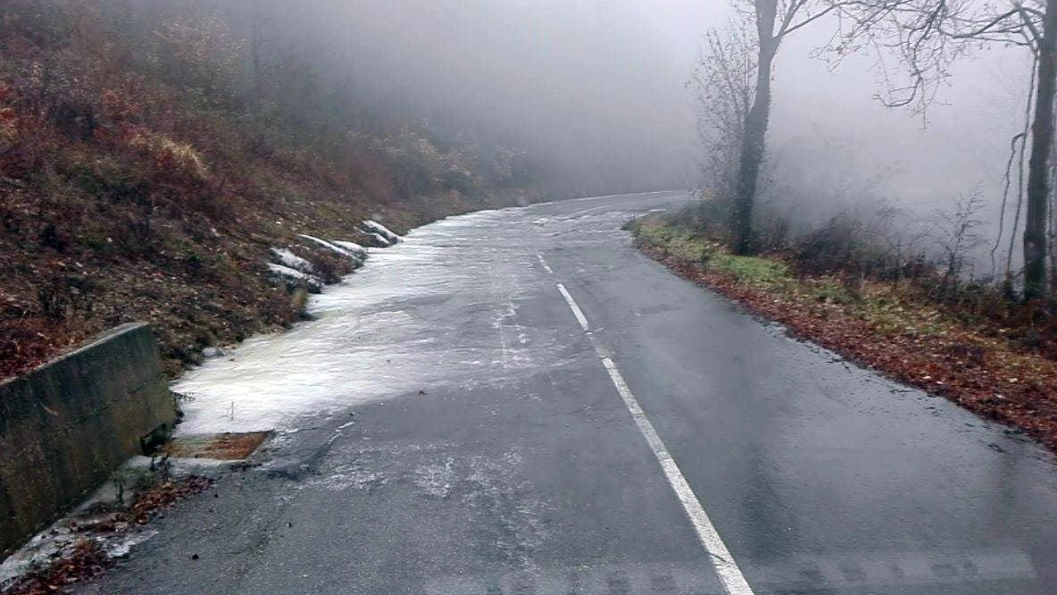 Strada ghiacciata a Rocchetta Sandri, Sestola