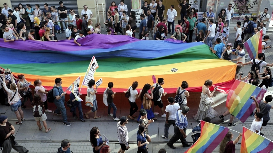 Una manifestazione per i diritti LGBT