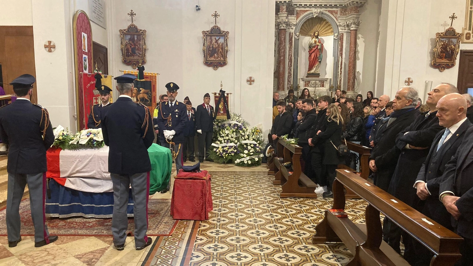 Domenico Zorzino funerali ad Anguillara Veneta, anche il ministro dell'Interno Piantedosi per l’addio al poliziotto-eroe