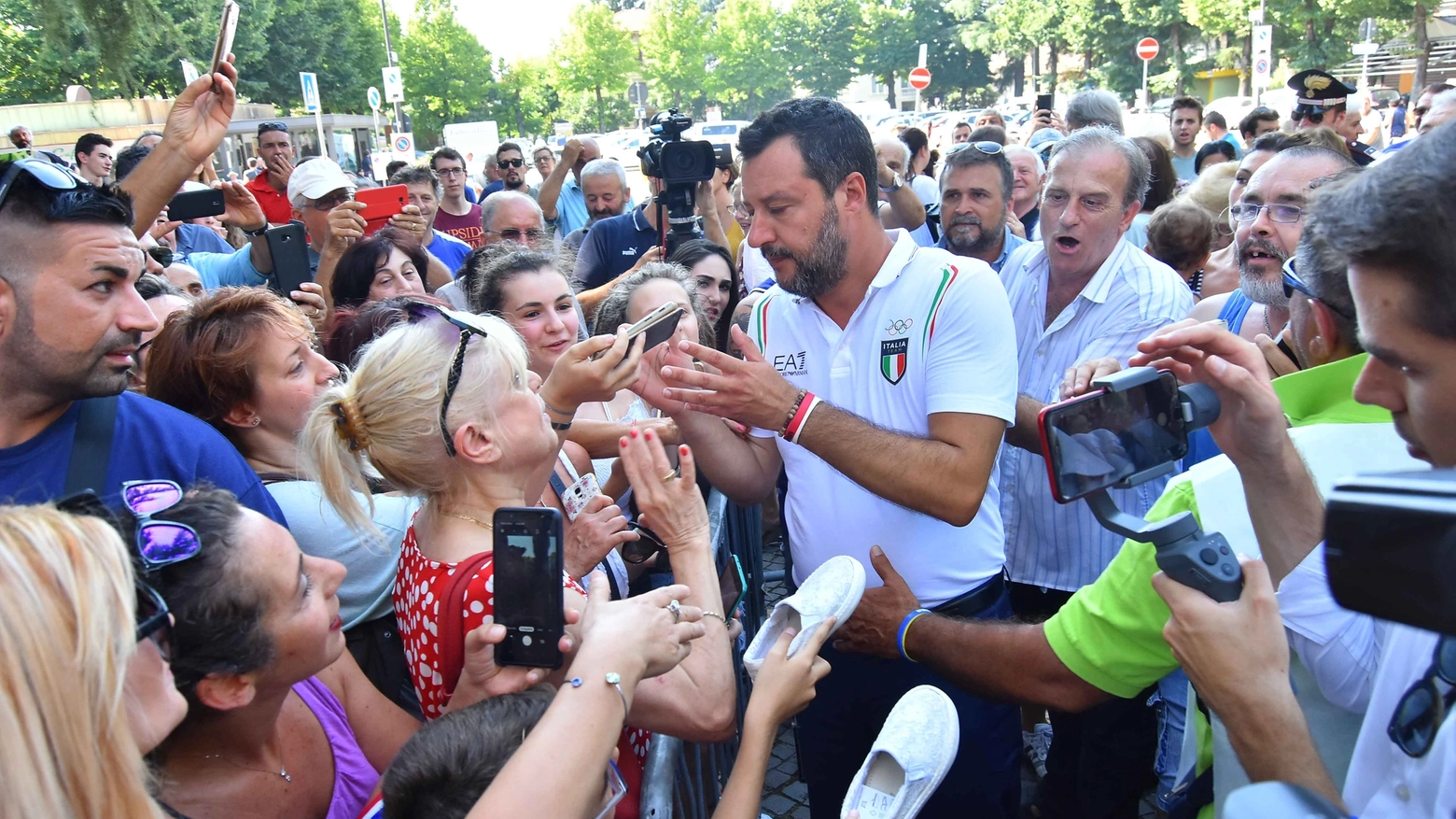 Bagno di folla per Salvini a Bibbiano (foto Artioli)