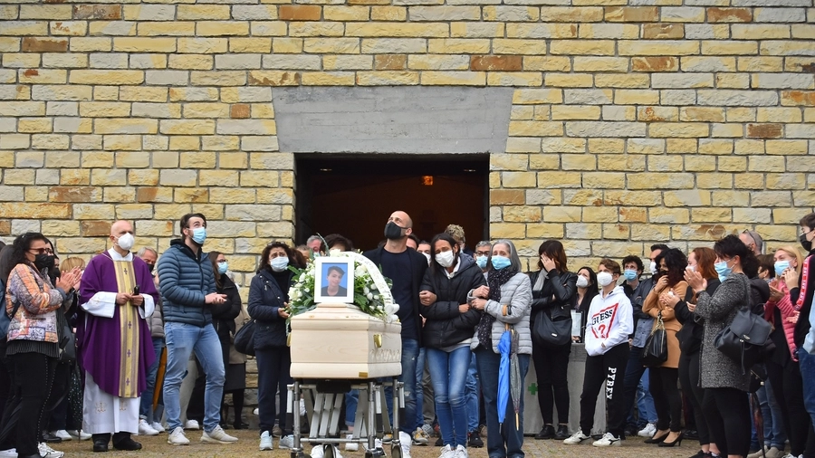 Il funerale del 15enne Andrea Tonelli (foto Artioli)