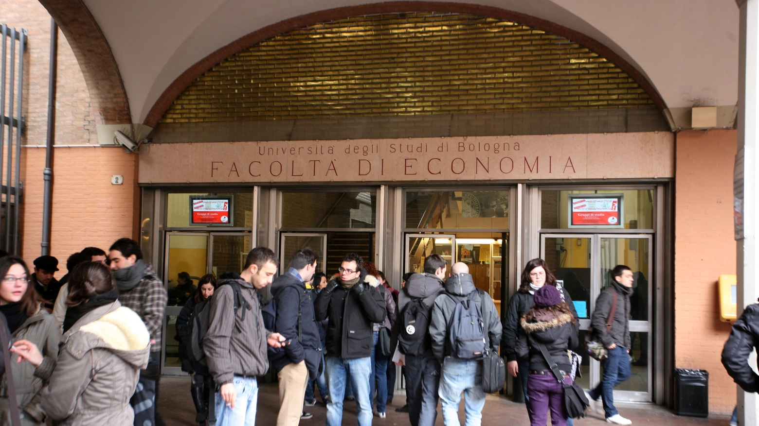 L'ingresso di Economia, in piazza Scaravilli (Schicchi)