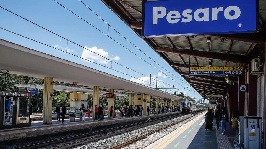 La stazione dei treni di Pesaro, dove è stato ritrovato Gabriele