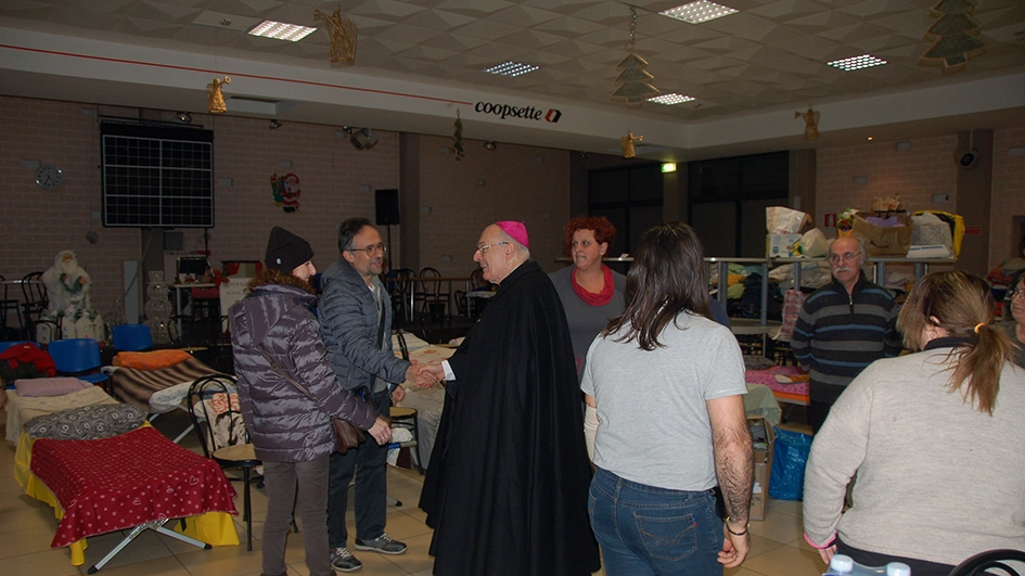 Il vescovo incontra gli sfollati