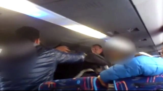 Un frame del video dell'aggressione ai controllori di Faenza
