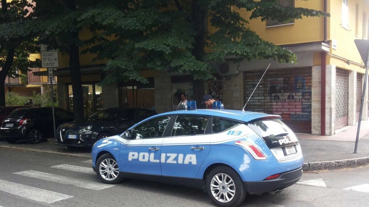 Controlli della polizia in Viale Gramsci (foto Fiocchi)