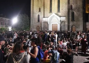 Aggressioni in Piazza San Francesco a Bologna: due sedicenni picchiati dal branco