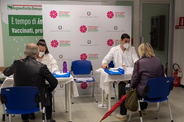 Vaccino Covid: in Emilia Romagna somministrazioni nelle aziende