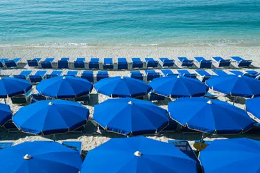 Concessioni balneari e aumenti: quanto costeranno ombrellone e lettino in spiaggia?