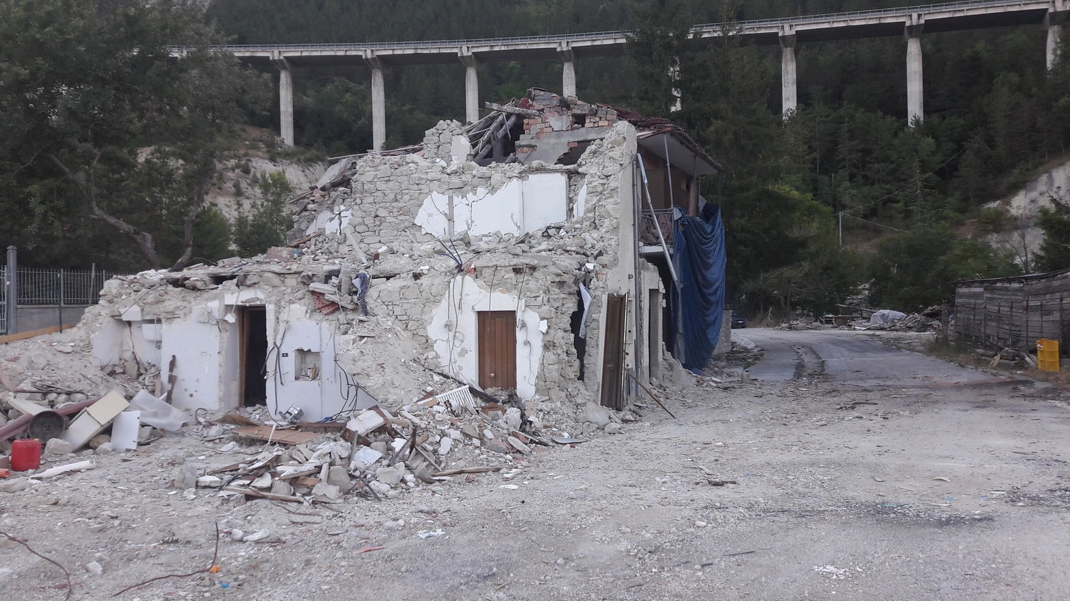 A Pescara del Tronto, frazione di Arquata, un anno dopo il terremoto