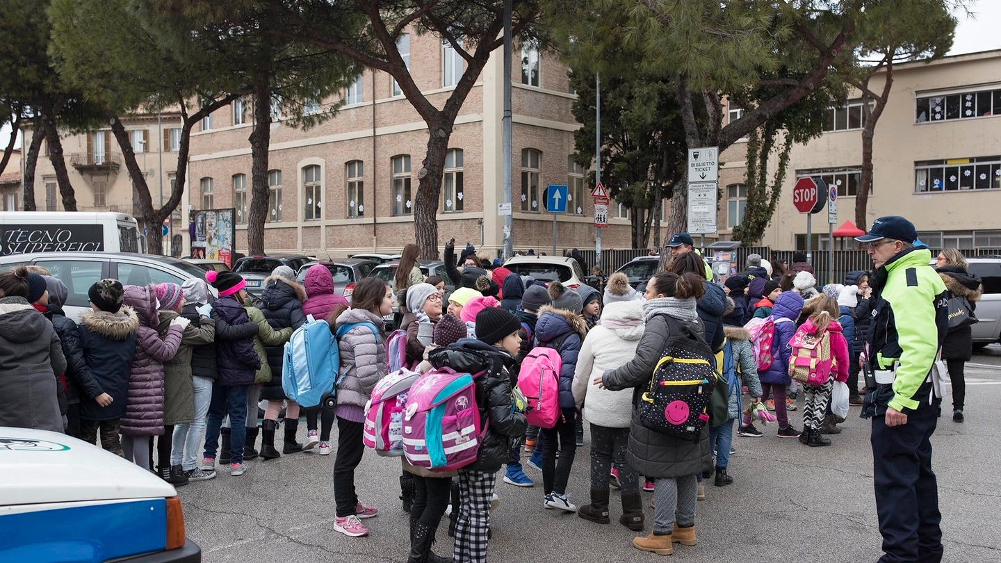 Paura al Carducci per il terremoto: gli alunni escono dalle aule