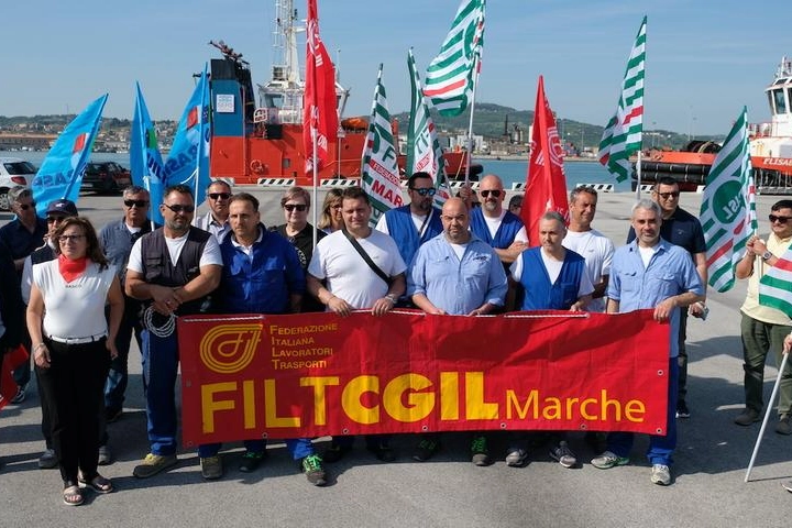 Ad Ancona la manifestazione dei colleghi delle vittime