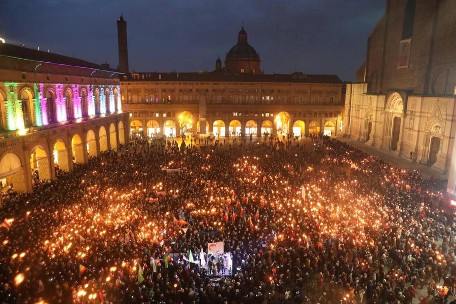 Diecimila persone a Bologna per chiedere lo stop alla guerra in Ucraina (Schicchi)