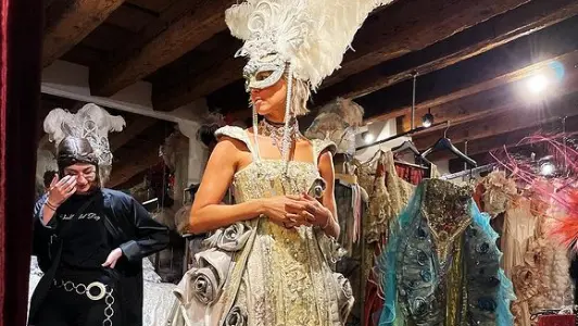 Federica Pellegrini prova il suo costume per il Carnevale di Venezia 2023