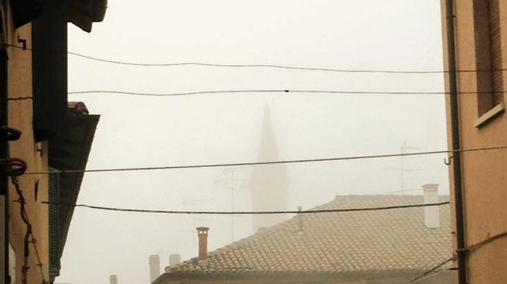 Bologna, la foschia generata dall'umidità