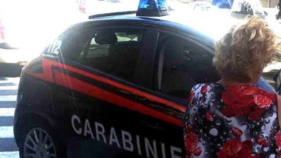 INDAGINI I carabinieri stanno cercando l’auto dei malviventi, sembra, secondo le testimonianze, si tratti di una Peugeot grigia